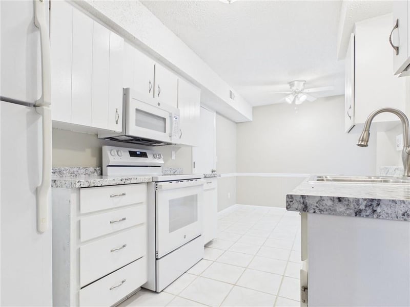 8839 Carriage Dr, Lenexa, KS 66215
