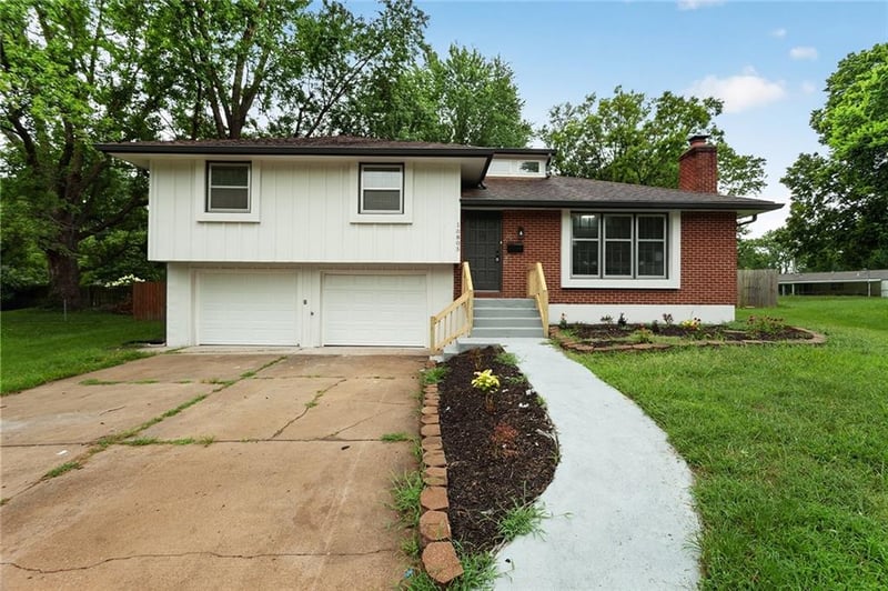 10805 65th St, Raytown, MO 64133