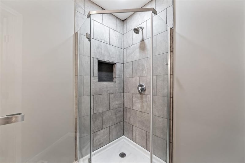 1141 E 75th Ter, Kansas City, MO 64131