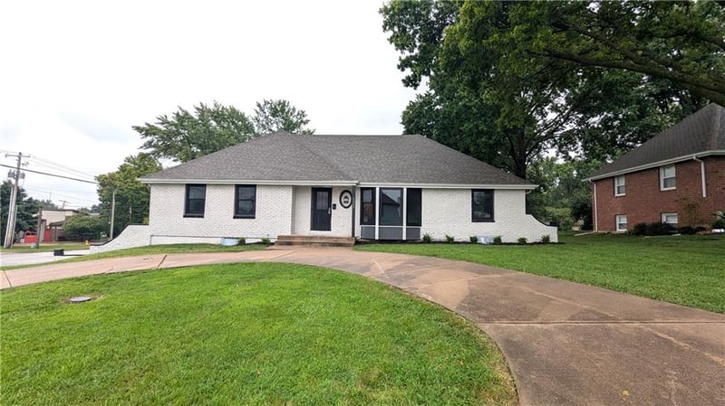 9909 76th Ter, Raytown, MO 64138