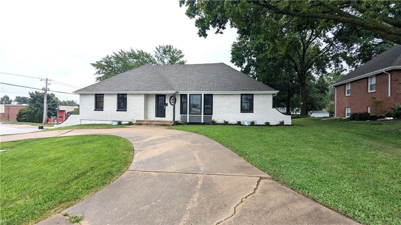 9909 76th Ter, Raytown, MO 64138