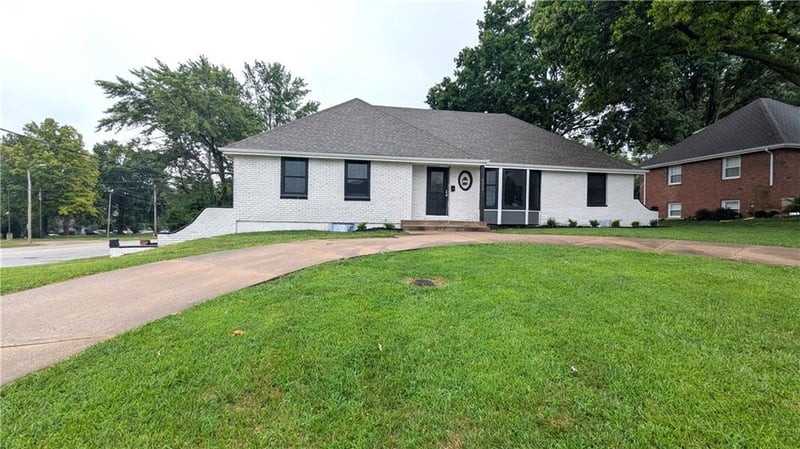 9909 76th Ter, Raytown, MO 64138