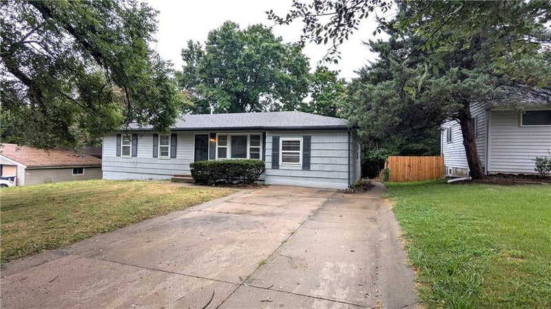 8618 Winchester Ave, Kansas City, MO 64138