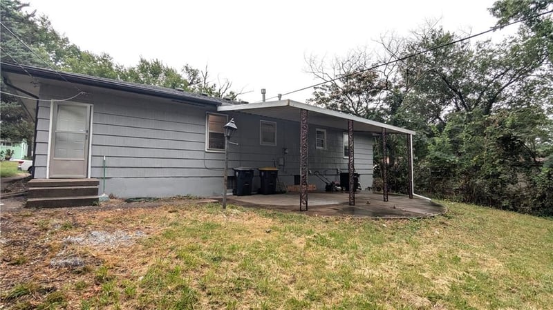 8618 Winchester Ave, Kansas City, MO 64138
