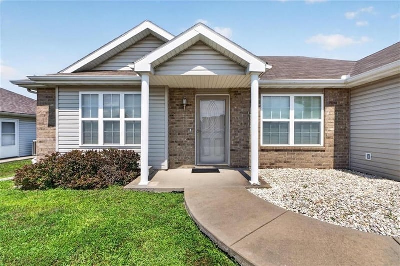 1104 Carlisle Dr, Raymore, MO 64083