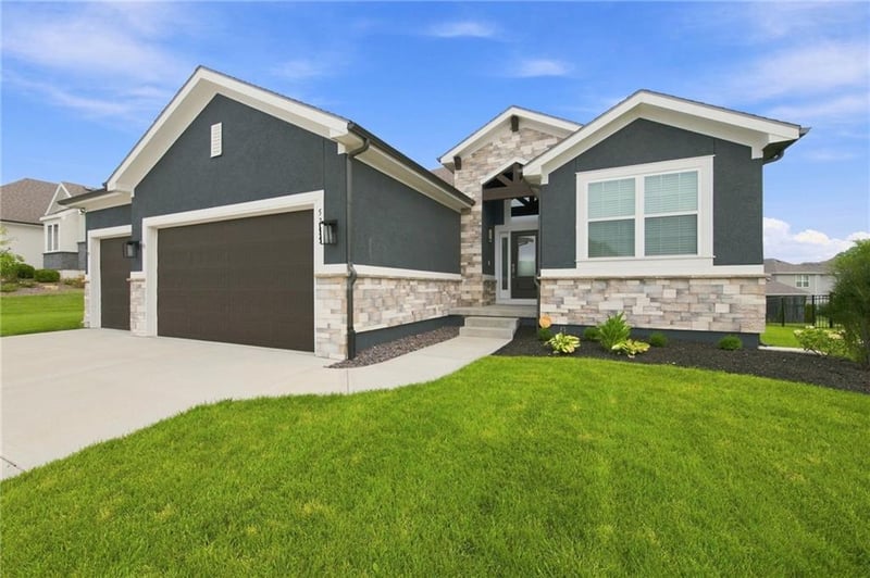 5755 Barn Hill Rd, Parkville, MO 64152