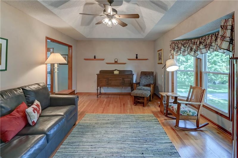15121 Briarwood Dr, Basehor, KS 66007