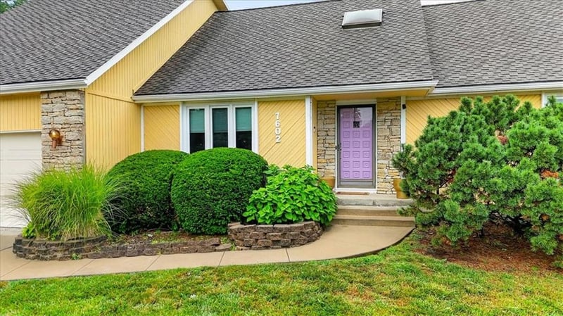 7602 Parkhill St, Shawnee, KS 66216