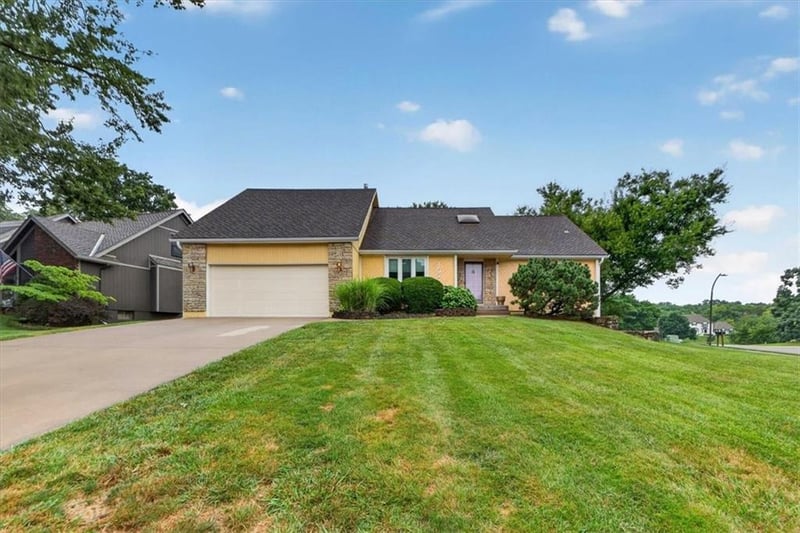 7602 Parkhill St, Shawnee, KS 66216