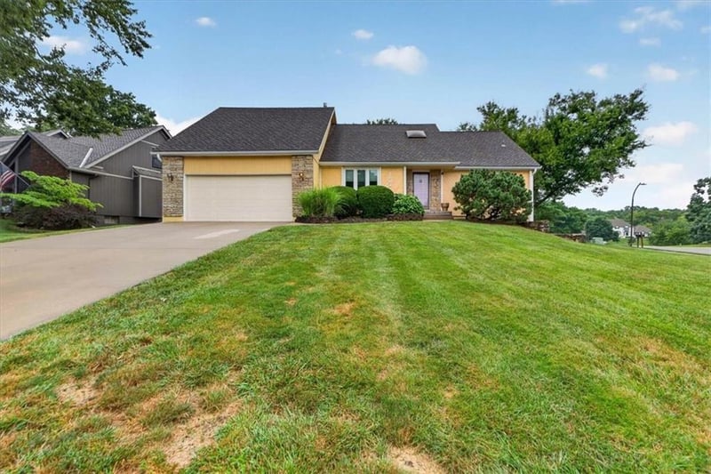 7602 Parkhill St, Shawnee, KS 66216