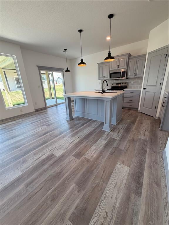 1311 White Oaks Ln, Oak Grove, MO 64075