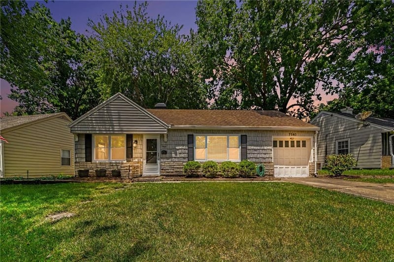7540 Rainbow Dr, Prairie Village, KS 66208