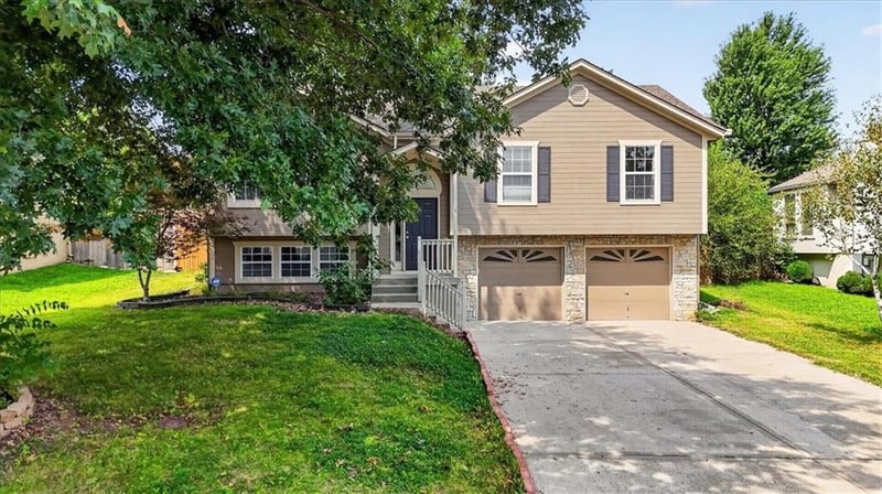 524 Topaz Dr, Lee's Summit, MO 64086