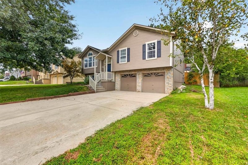 524 Topaz Dr, Lee's Summit, MO 64086