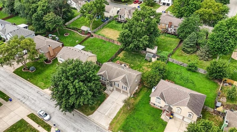 524 Topaz Dr, Lee's Summit, MO 64086