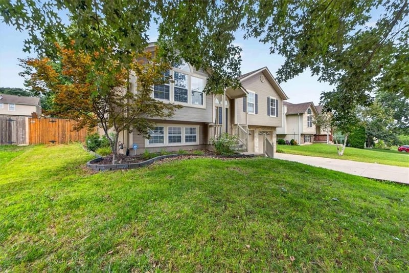 524 Topaz Dr, Lee's Summit, MO 64086