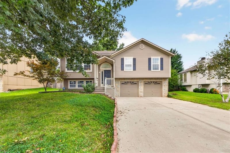 524 Topaz Dr, Lee's Summit, MO 64086