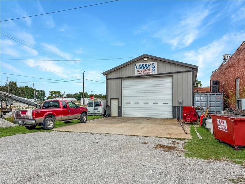 Pine St, Norborne, MO 64668