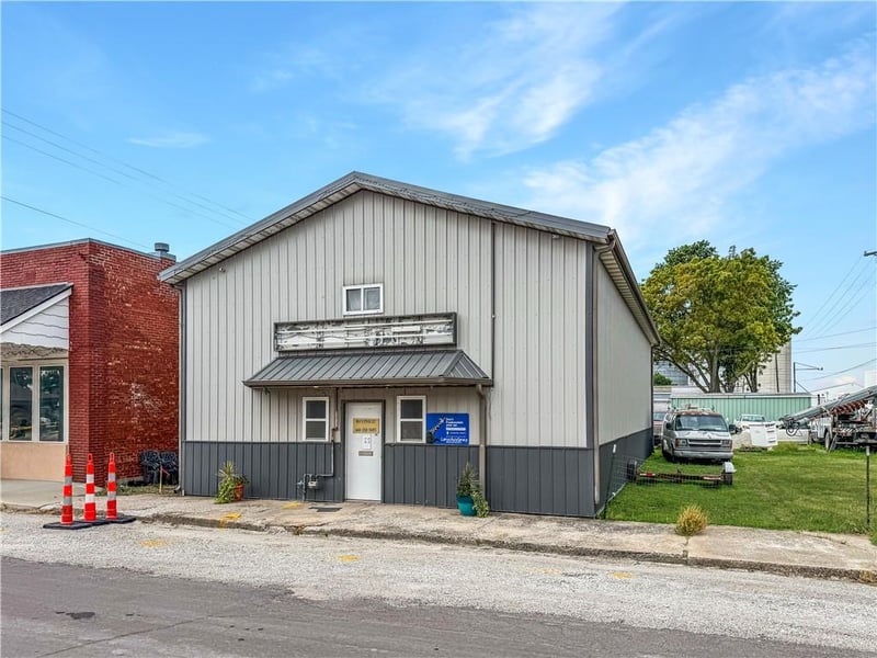 Pine St, Norborne, MO 64668