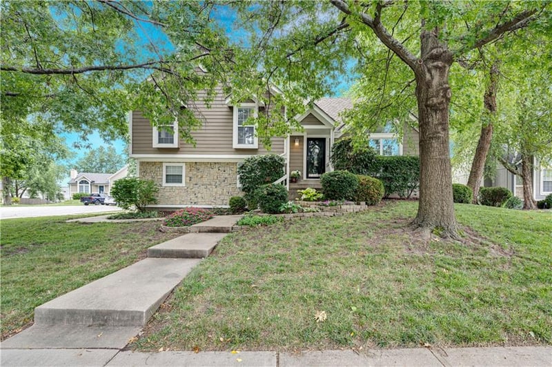 8031 149th Ter, Overland Park, KS 66223