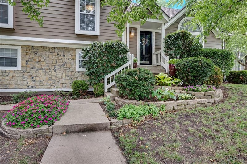 8031 149th Ter, Overland Park, KS 66223