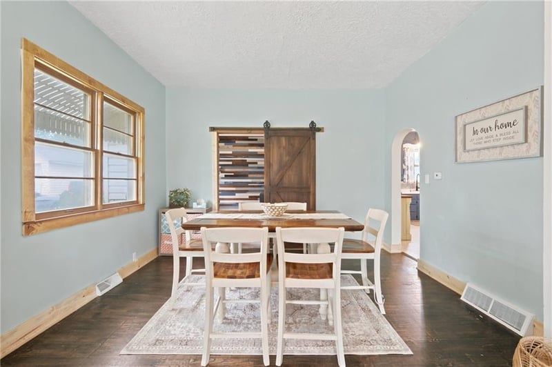 211 11th St, Concordia, KS 66901
