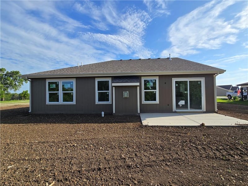1602 Bluestem Dr, Ottawa, KS 66067