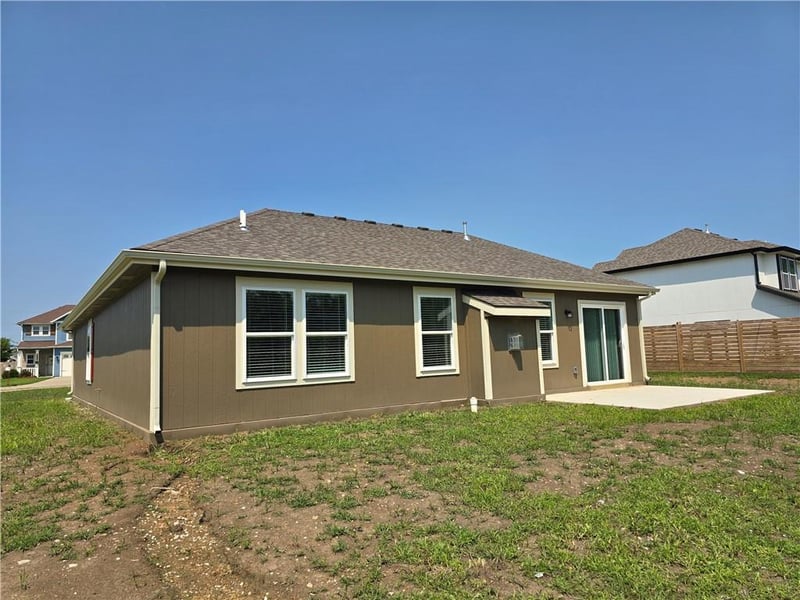1602 Bluestem Dr, Ottawa, KS 66067
