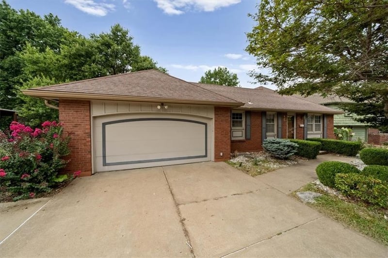 3826 Summit Ridge Dr, Independence, MO 64055