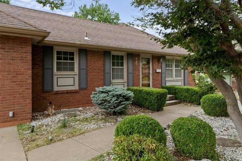3826 Summit Ridge Dr, Independence, MO 64055