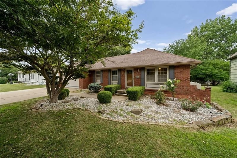 3826 Summit Ridge Dr, Independence, MO 64055