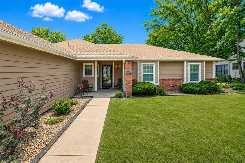 3916 Stetson Dr, Lawrence, KS 66049