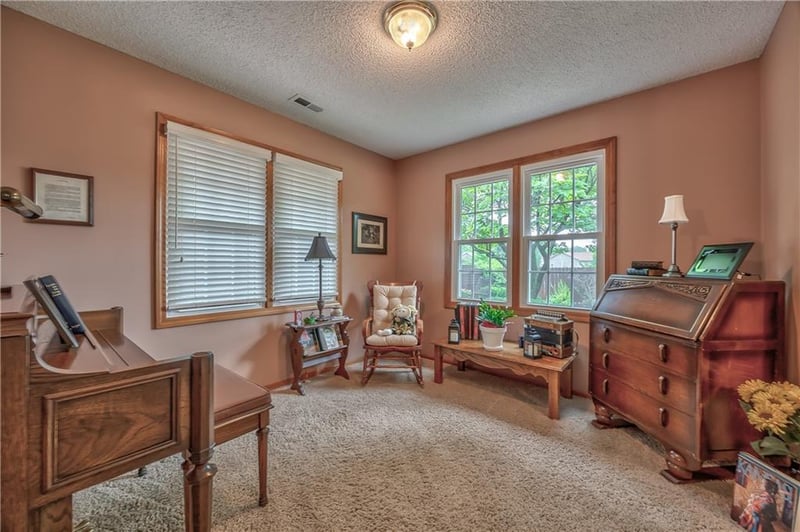 3916 Stetson Dr, Lawrence, KS 66049