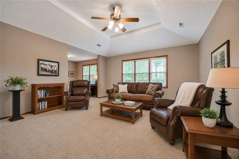 3916 Stetson Dr, Lawrence, KS 66049