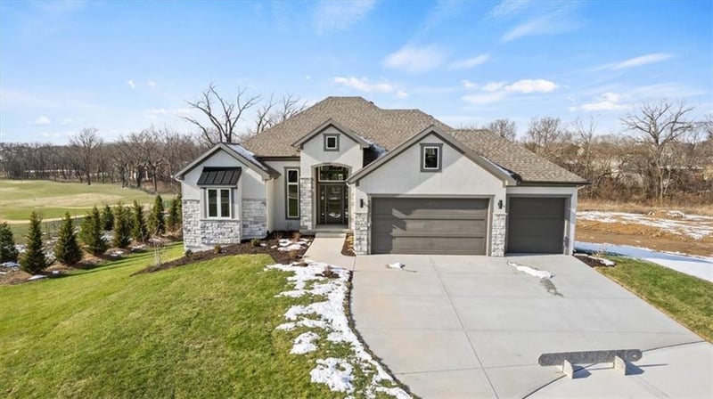 4278 Tee Box Dr, Basehor, KS 66007