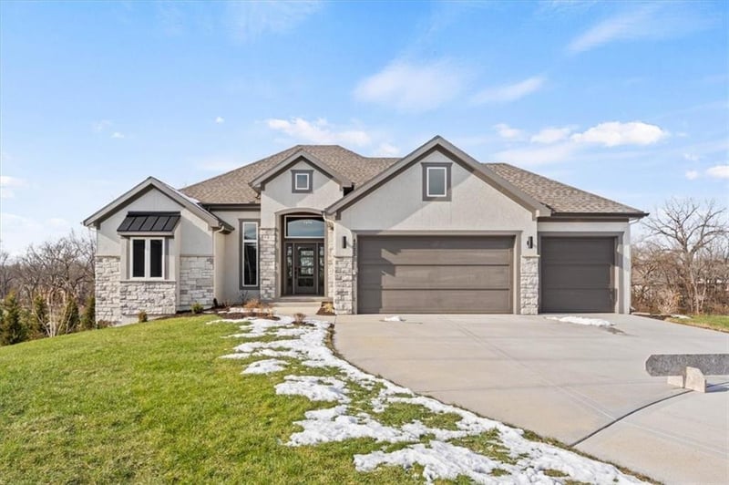 4278 Tee Box Dr, Basehor, KS 66007