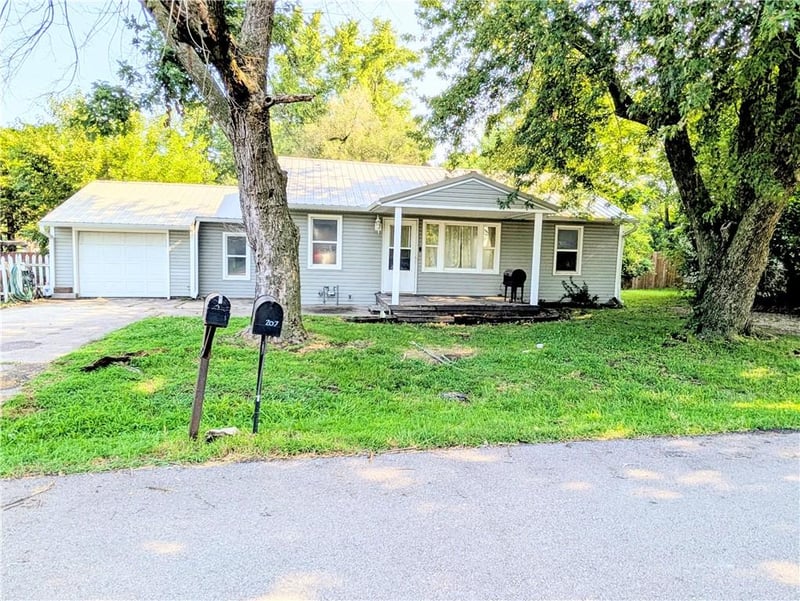 210 19th St, Holden, MO 64040