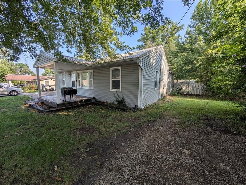 210 19th St, Holden, MO 64040
