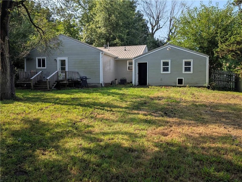 210 W 19th St, Holden, MO 64040