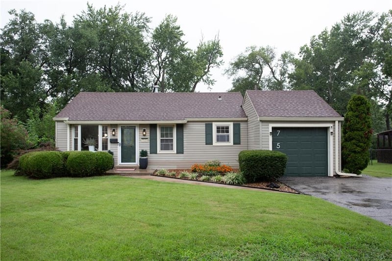 7524 Foster St, Overland Park, KS 66204