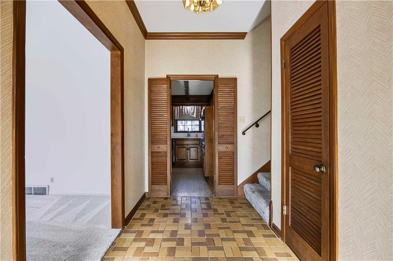 8706 Mackey St, Overland Park, KS 66212