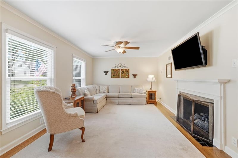 4951 Norwood St, Westwood, KS 66205