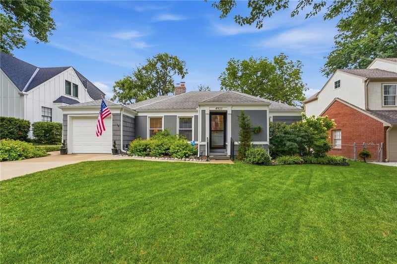 4951 Norwood St, Westwood, KS 66205
