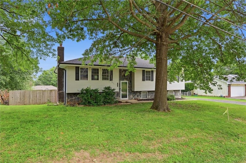 1207 104 St, Edwardsville, KS 66111