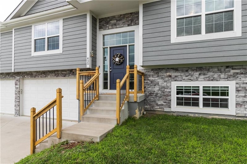 425 Spring Branch Dr, Raymore, MO 64083