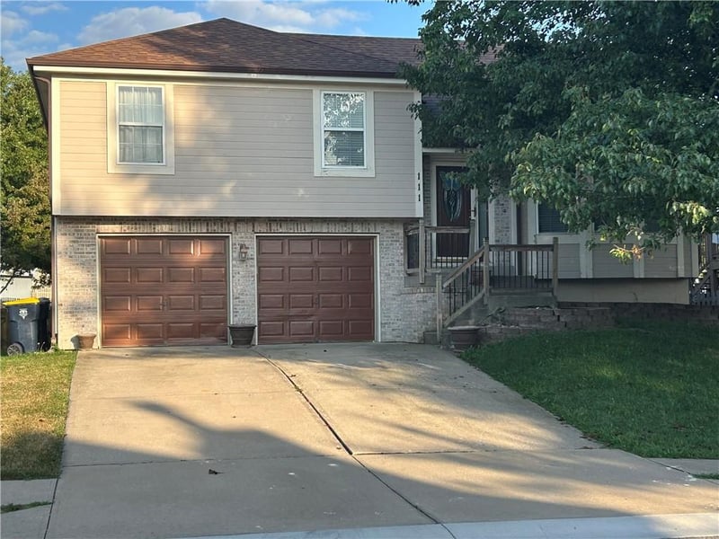 111 114th Ter, Kansas City, MO 64155