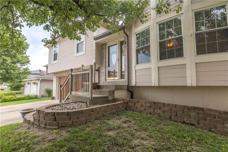 111 NW 114th Ter, Kansas City, MO 64155