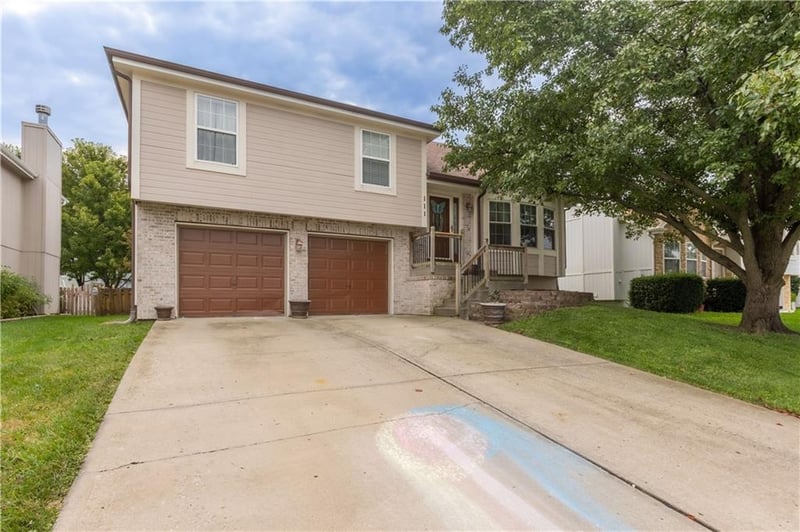 111 NW 114th Ter, Kansas City, MO 64155