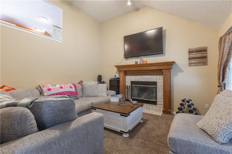 111 NW 114th Ter, Kansas City, MO 64155