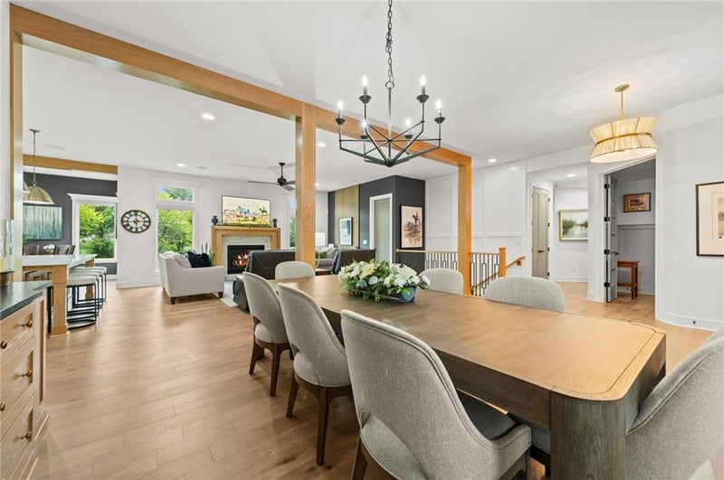 7555 Fawn Cir, Parkville, MO 64152